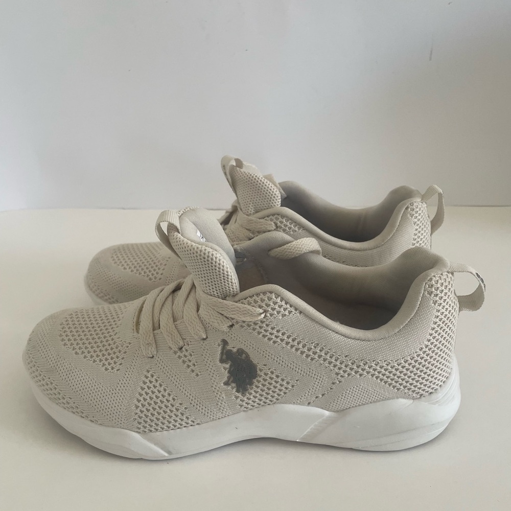 U.S. Polo Assn. Cream Sneakers Size7.